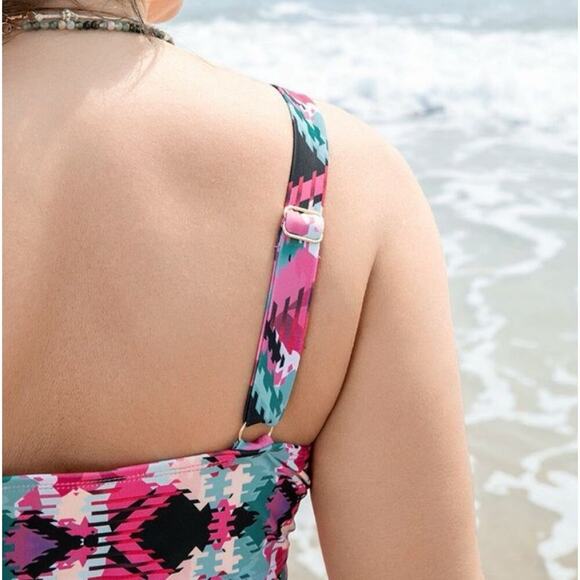 2/$25 Sz 12 Large BloomChic Geometric Contrast Twist Split Hem Tankini Top only - Picture 4 of 5